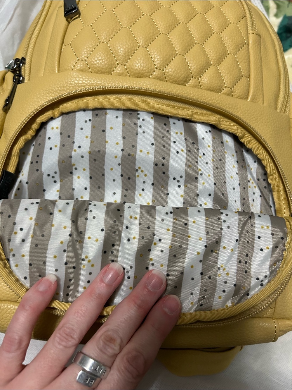 Lug Hatchback VL Buttercup Quilted Vegan Leather Women's Backpack NWT - Picture 2 of 4